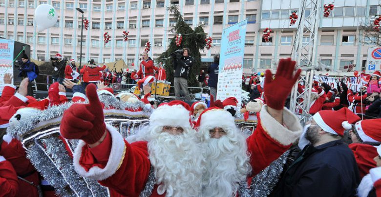 Babbi Natale.Da Domani I Kit Solidali Di Babbo Natale Per Il Maxi Raduno Del 1 Dicembre Piemontetopnews