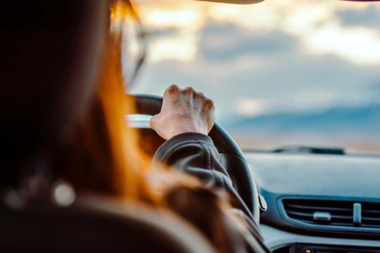 Guidare l'automobile - fonte_Canva - piemontetopnews.it
