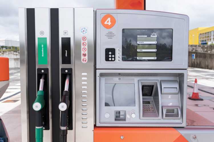 Pompa di benzina - fonte_Canva - piemontetopnews.it