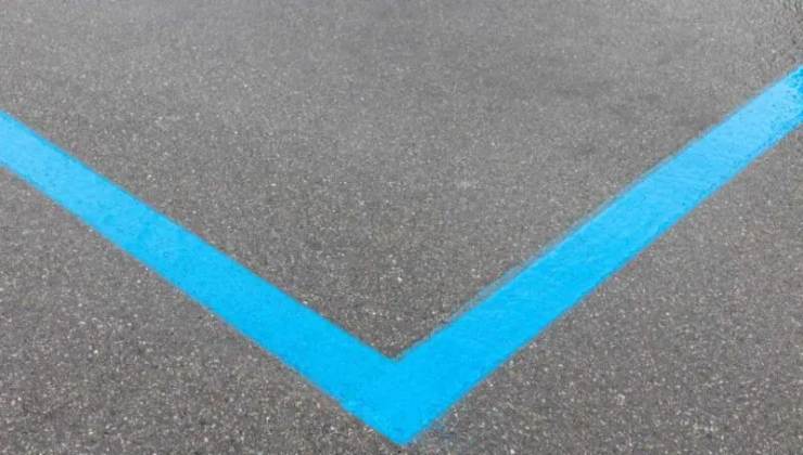 Ultim'ora: ecco le strisce blu "trappola" | Appaiono e scompaiono in base a chi c'è parcheggiato