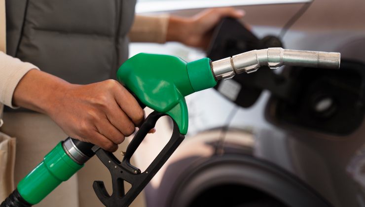 Caro benzina, è ufficiale: approvato il BONUS GRATUITO in Piemonte 