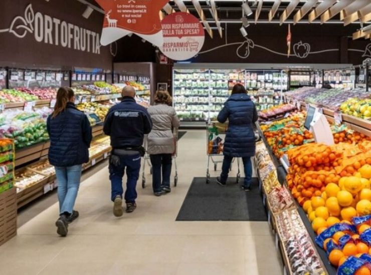 In fila al supermercato? Occhio alla posizione delle mani - Piemontetopnews.it