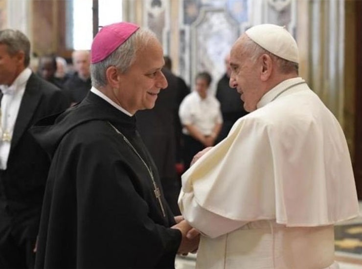 L'allora cardinale Prevost con Papa Francesco - Piemontetopnews.it