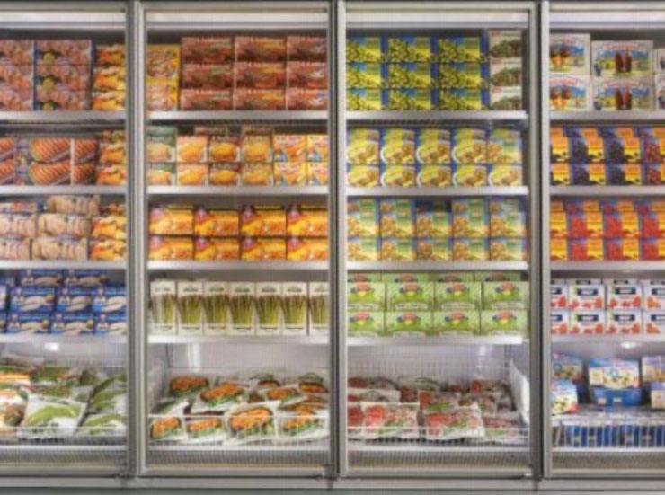 Il banco surgelati di un supermercato - Piemontetopnews.it