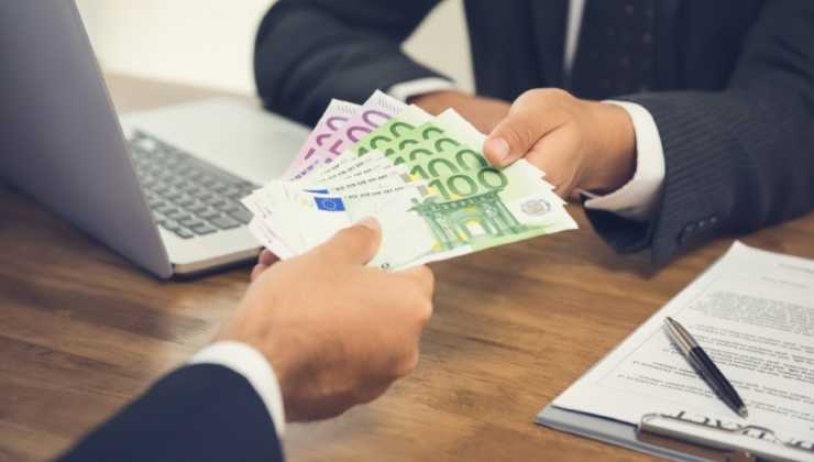 "M'intasco la Naspi e nel frattempo arriva pure lo stipendio"