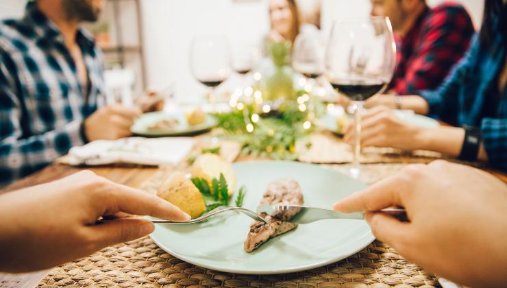Ufficiale: l'Italia piazza la "tassa sul cibo" | 750€ all'anno da pagare sull'unghia