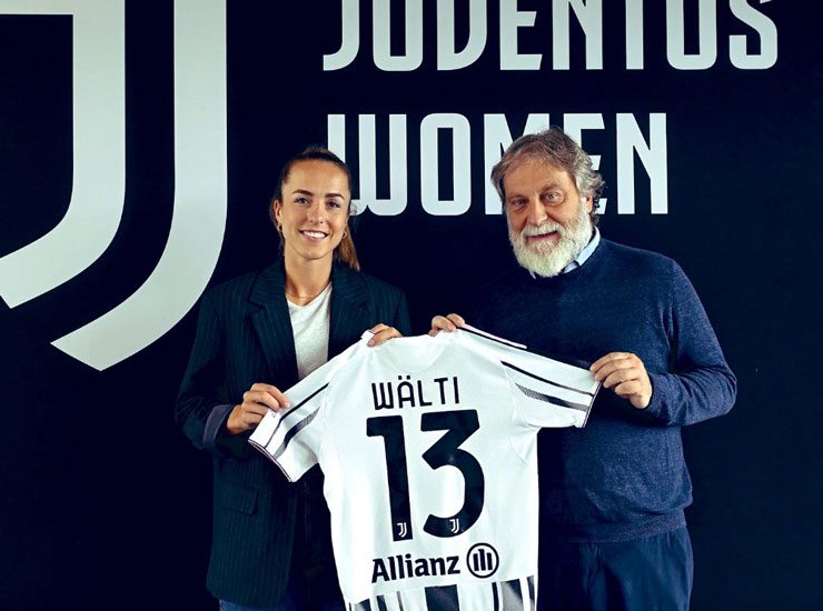 Lia Walti con il ds della Juventus Women Stefano Braghin - Piemontetopnews.it