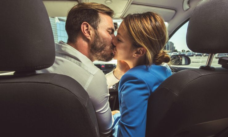 Bacio in auto (web) - Piemontetopnews.it
