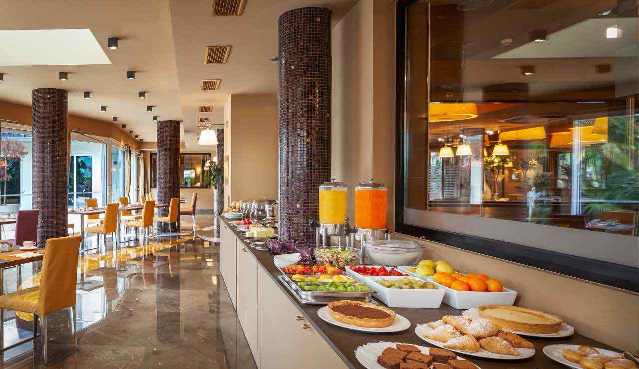 Colazione in hotel - fonte_Canva - piemontetopnews.it