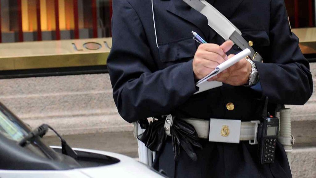 Agente polizia stradale multa - Piemontetopnews.it