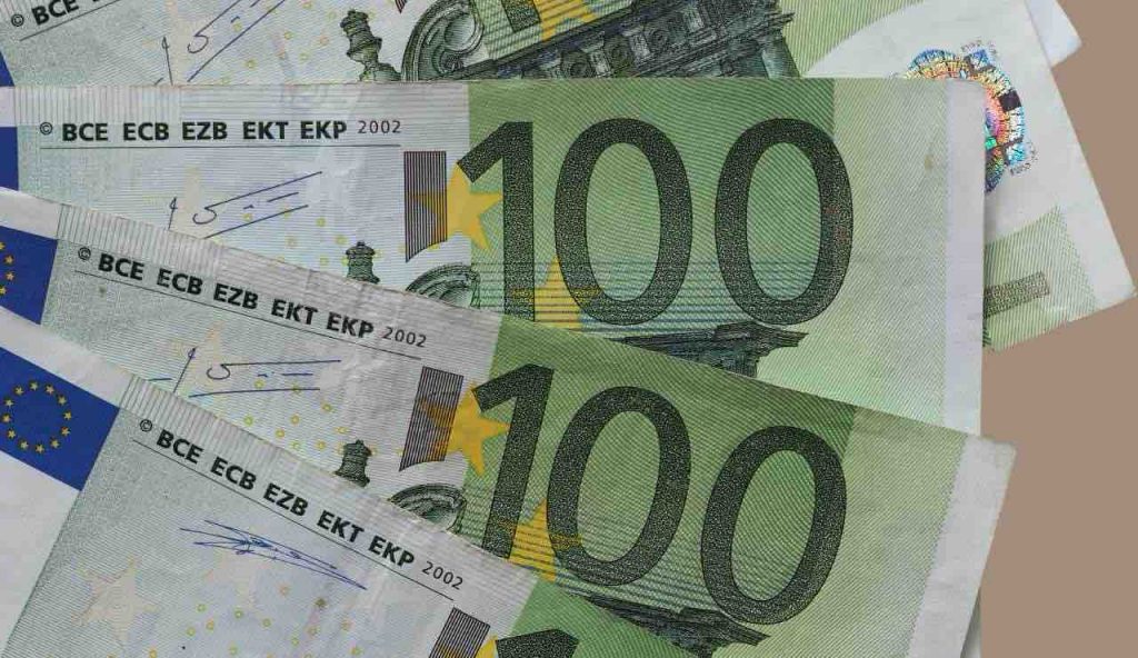 Banconote 100 - fonte_Canva - piemontetopnews.it