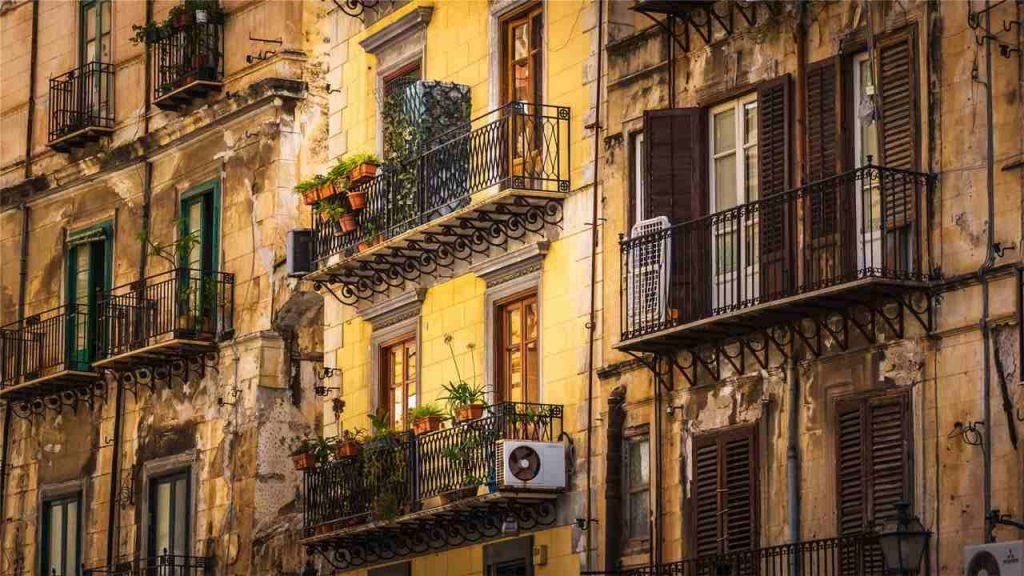 Condizionatore sul balcone: è legale? - Piemontetopnews.it