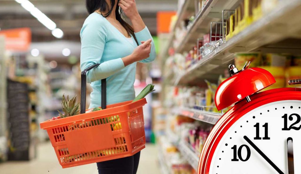 Supermercato, vai sempre a quest’ora per risparmiare: le casalinghe lo sanno benissimo, costa tutto la metà