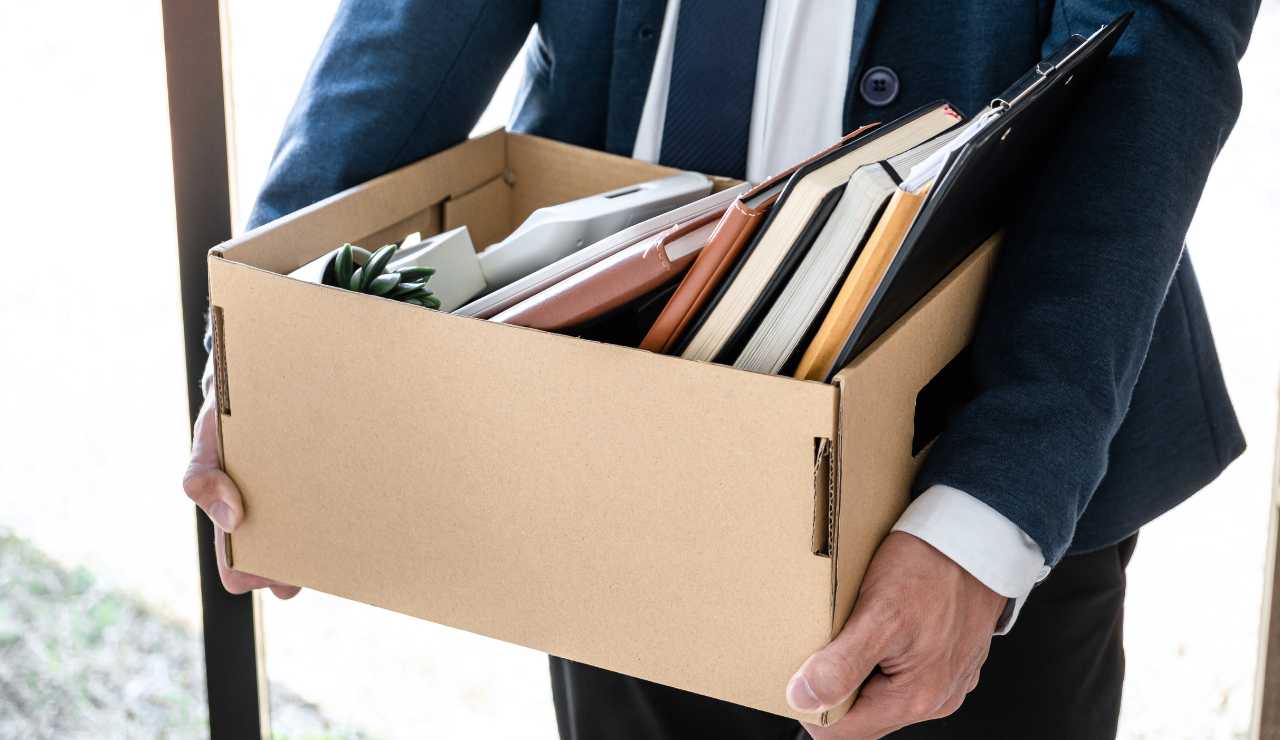 Ultim’ora lavoro, “Se andate al mare in estate vi licenziano per giusta causa”: confermato il decreto | Dovete stare o a casa o a lavoro