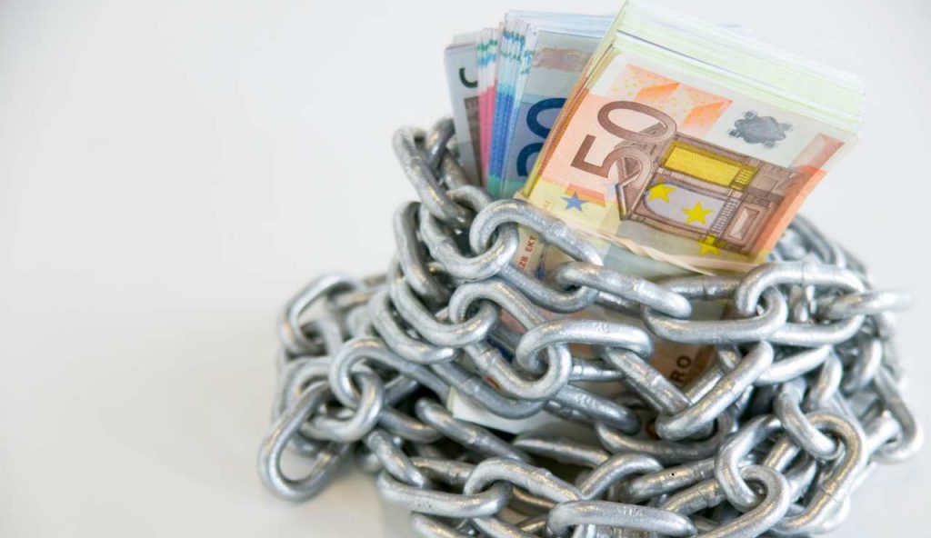 Soldi bloccati - fonte_Canva - piemontetopnews.it