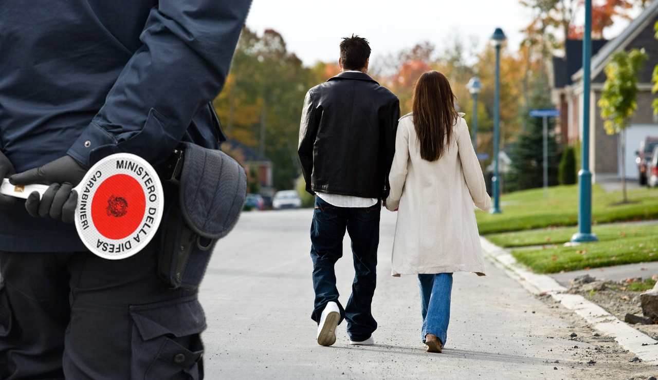 “Agente, stavo solo camminando”: 694 euro di multa | Introdotta la ‘Tassa Cammino in Strada’, non potete più girare a piedi da oggi