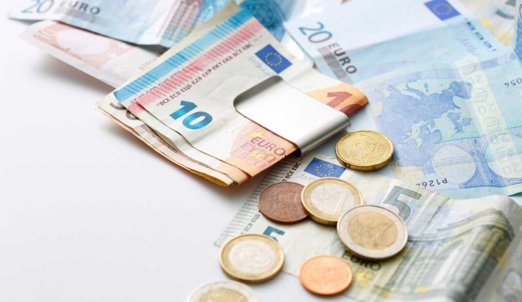 contanti - fonte_Canva - piemontetopnews.it