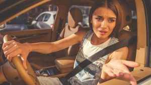 giovane-automobilista-discute-con-agente-depositphotos-piemontetopnews.it