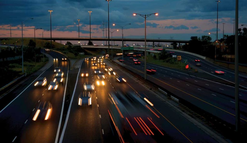 Autostrada di notte - fonte_Canva - piemontetopnews.it