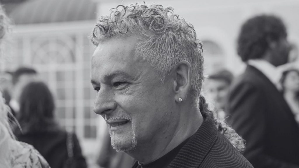 Ultim’ora: è morto il re del calcio italiano | Roberto Baggio in lacrime: fissati i funerali nella sua Firenze