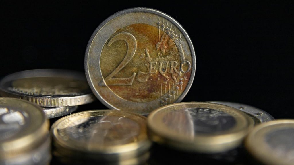Clamoroso dalla Zecca di Stato: addio ai 2€ | Non li puoi più spendere: sono diventati inutilizzabili