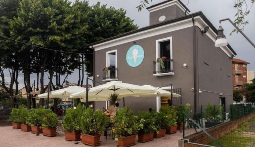 Le gelateria Casa Clara ha chiuso