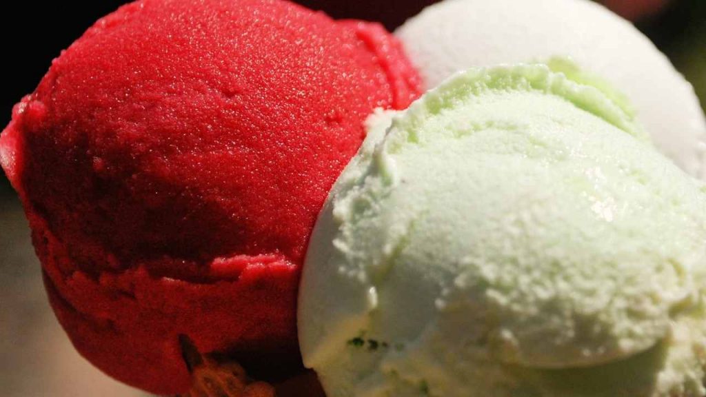 Gelati, qual è il gusto preferito dagli italiani? | Tra conferme e sorprese spicca…la frutta