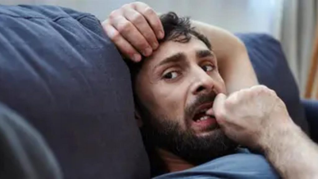 spavento-uomo-a-letto-depositphotos-piemontetopnews.it