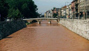Acque marroni (pexels) - Piemontetopnews.it