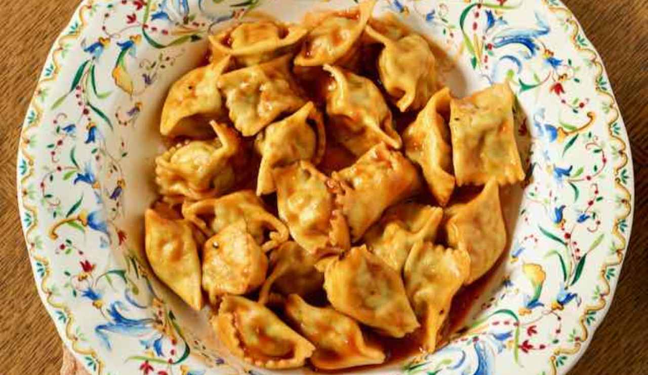 Agnolotti del Plin: un viaggio nel cuore della tradizione culinaria piemontese