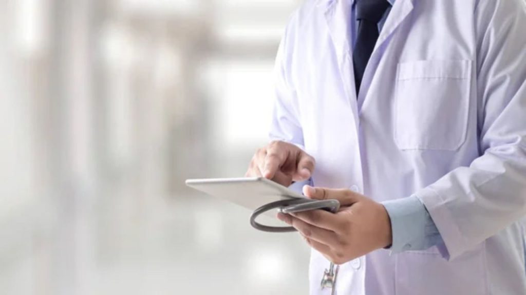 camice-bianco-medico-depositphotos-piemontetopnews.it