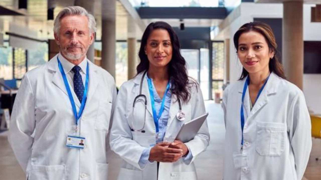 Carenza di camici bianchi in Italia? Arriva la svolta - Piemontetopnews.it