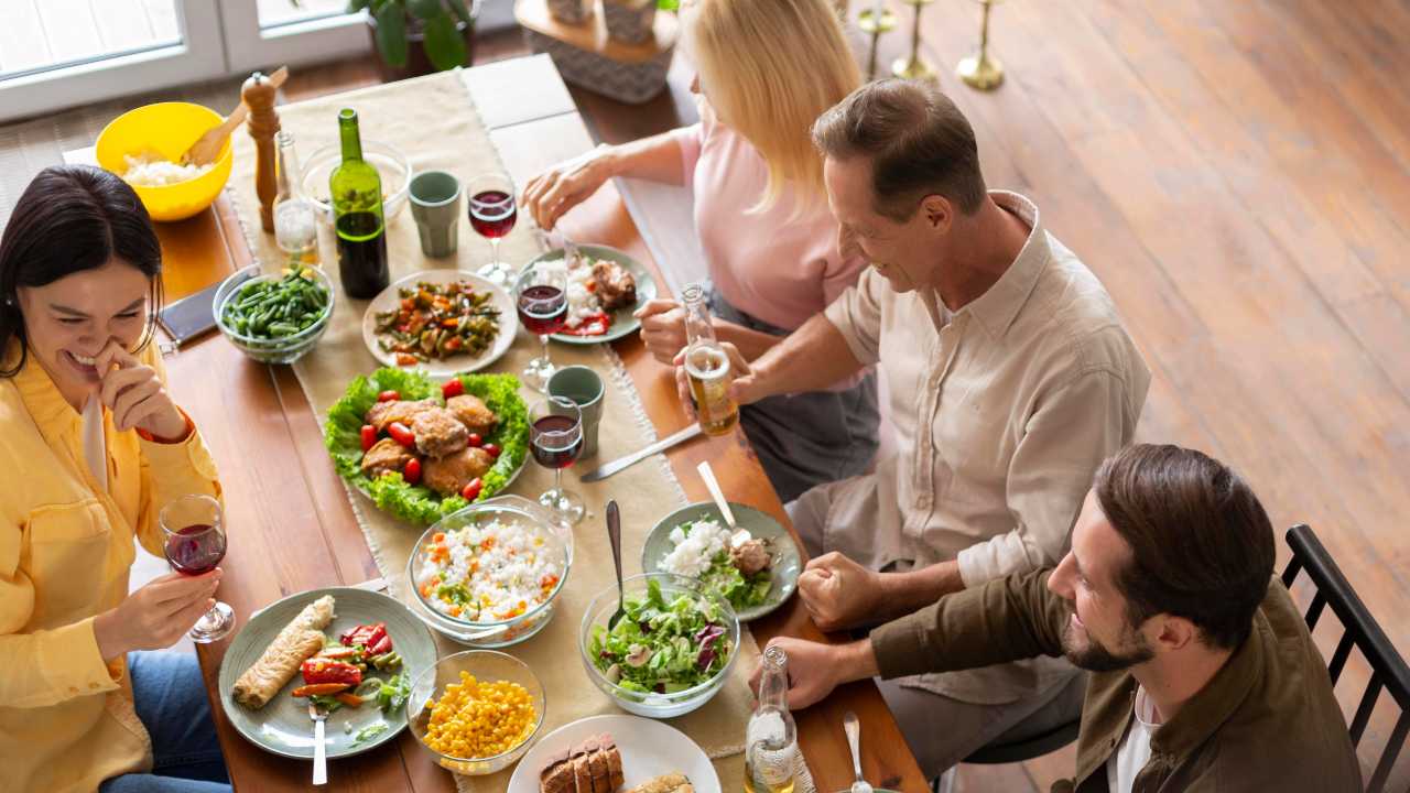 Ufficiale: l'Italia piazza la "tassa sul cibo" | 750€ all'anno da pagare sull'unghia