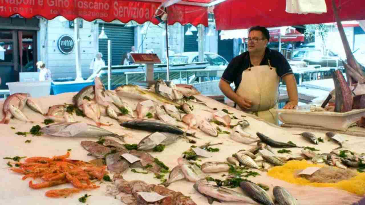 pescheria-italiana-mercato-depositphotos-piemontetopnews.it