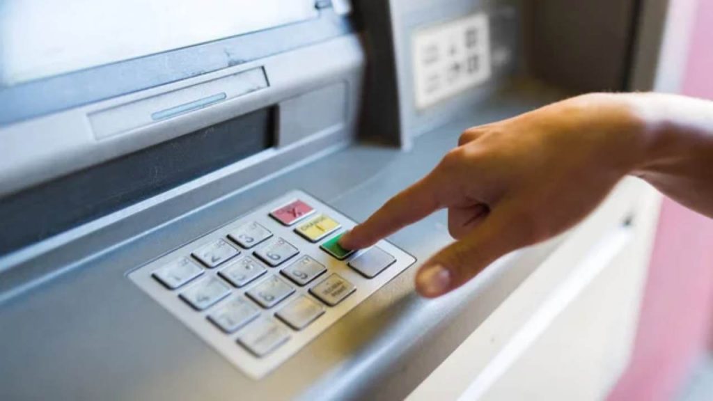 prelievo-al-bancomat-depositphotos-piemontetopnews.it