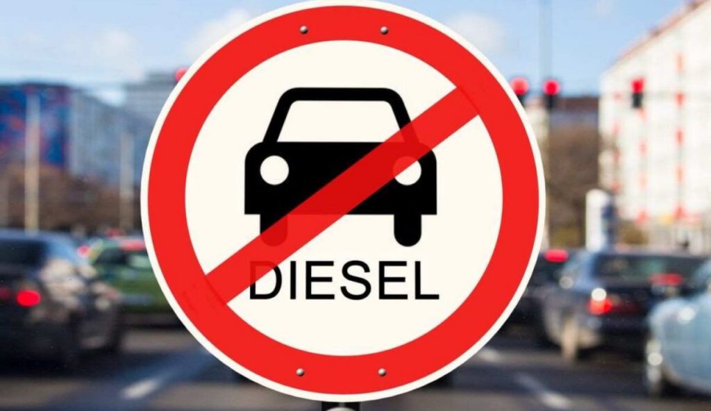 DIESEL, arriva il blocco definitivo: già da mezzanotte non può più circolare | O ti adegui o vai a piedi
