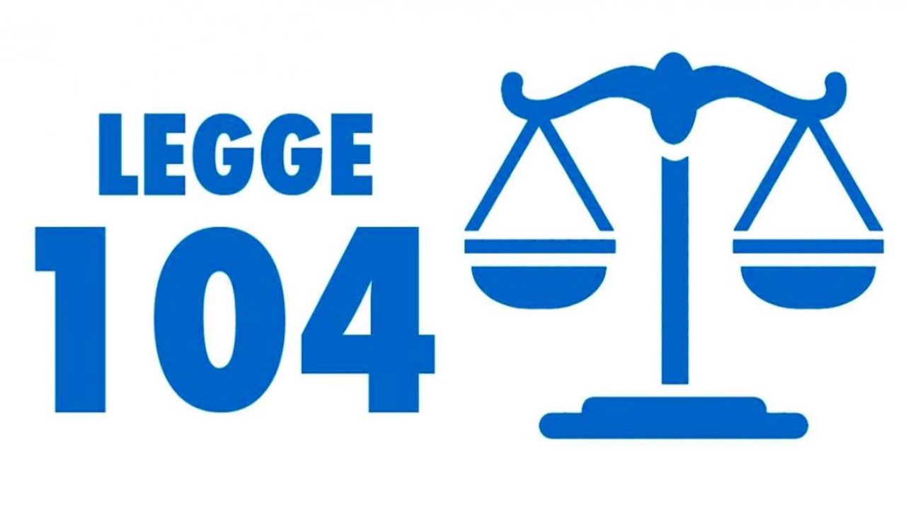 LEGGE 104, con la riforma addio a permessi retribuiti | Puoi fermarti 2 anni ma non vedi nemmeno 1 euro