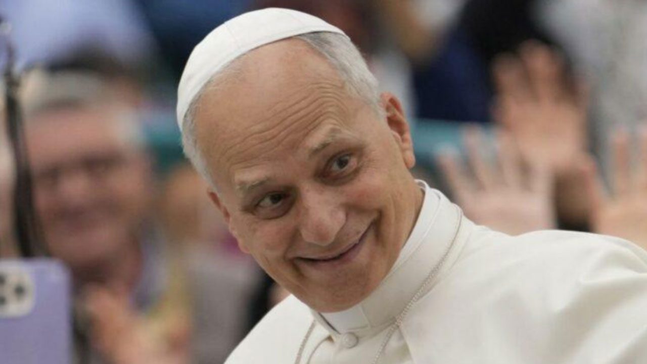 Papa Leone lasciato a piedi, niente auto per le sue commissioni | Guai in Vaticano