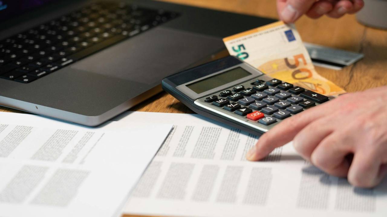 ULTIM’ORA AGENZIA DELLE ENTRATE, se presenti l’ISEE non devi più pagare le tue cartelle | Il vero bonus dell’anno è questo