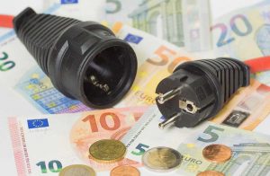 euro e filo elettrico concetto di spesa